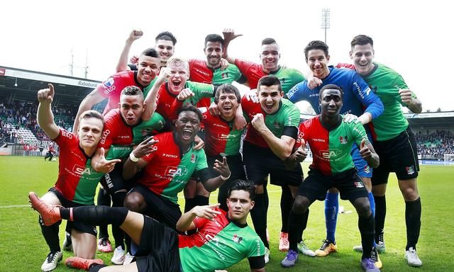 现出卓越的 现出卓越的