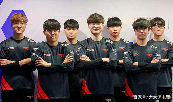 足球世界中 足球世界中